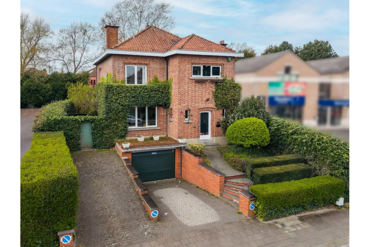 Handelszaak te  koop in Waterloo 1410 685000.00€  slaapkamers 250.00m² - Zoekertje 747550