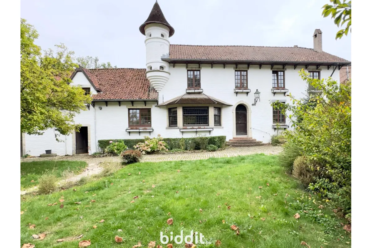 Kasteel te  koop in Bonlez 1325 500000.00€ 8 slaapkamers m² - Zoekertje 748978