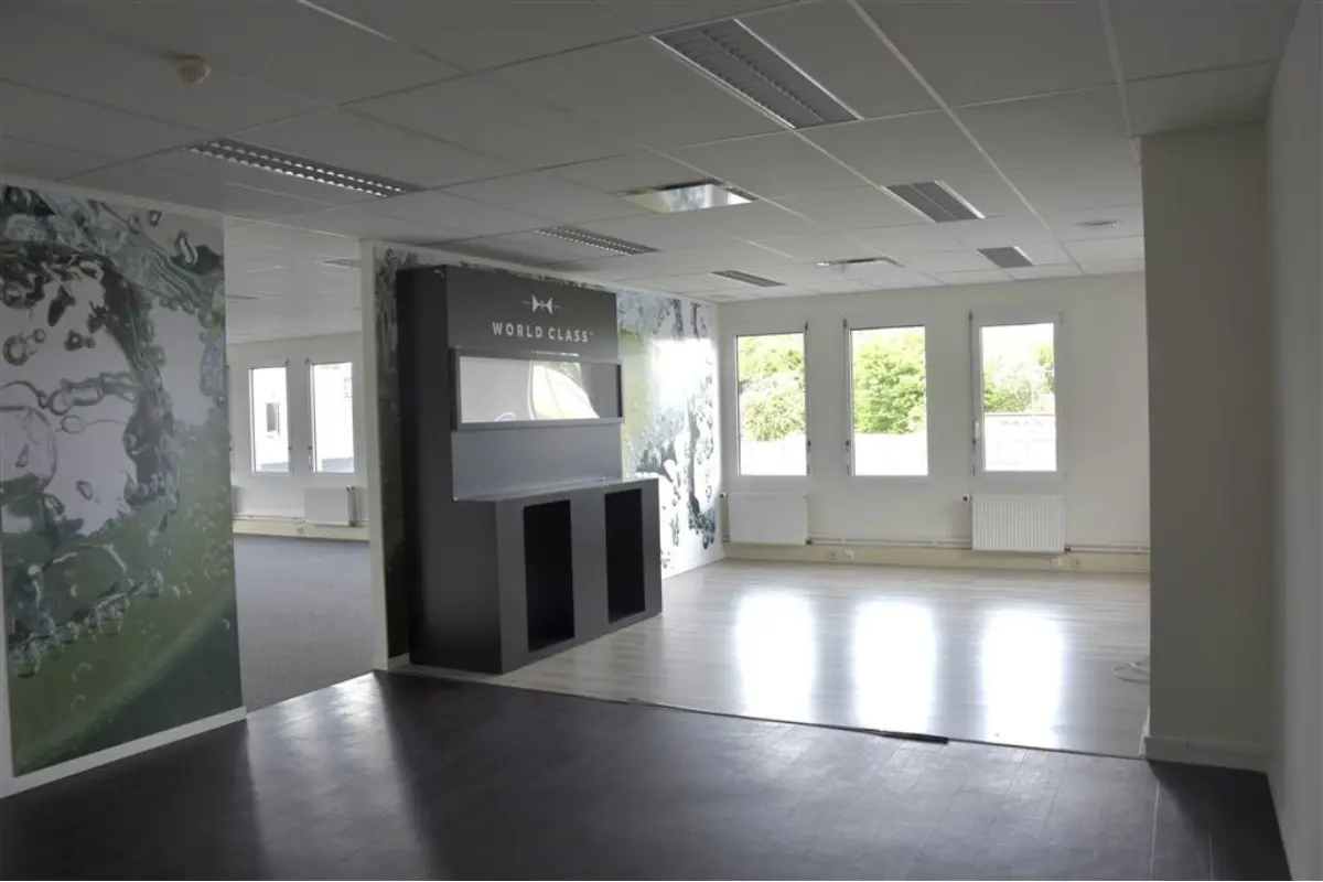 Commerce à louer à Asse 1730 1850.00€  chambres m² - Annonce 750290