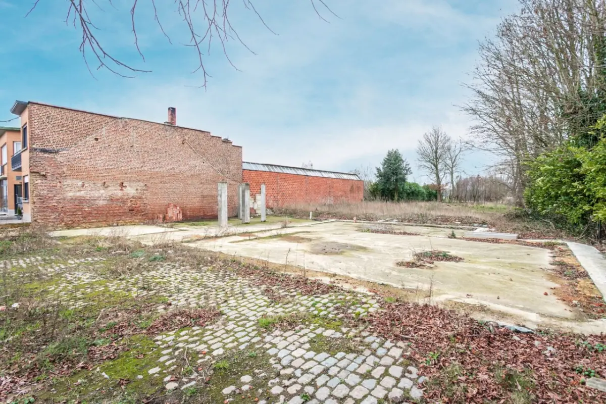 Grond te  koop in Sint-Pieters-Leeuw 1600 380000.00€  slaapkamers m² - Zoekertje 752094