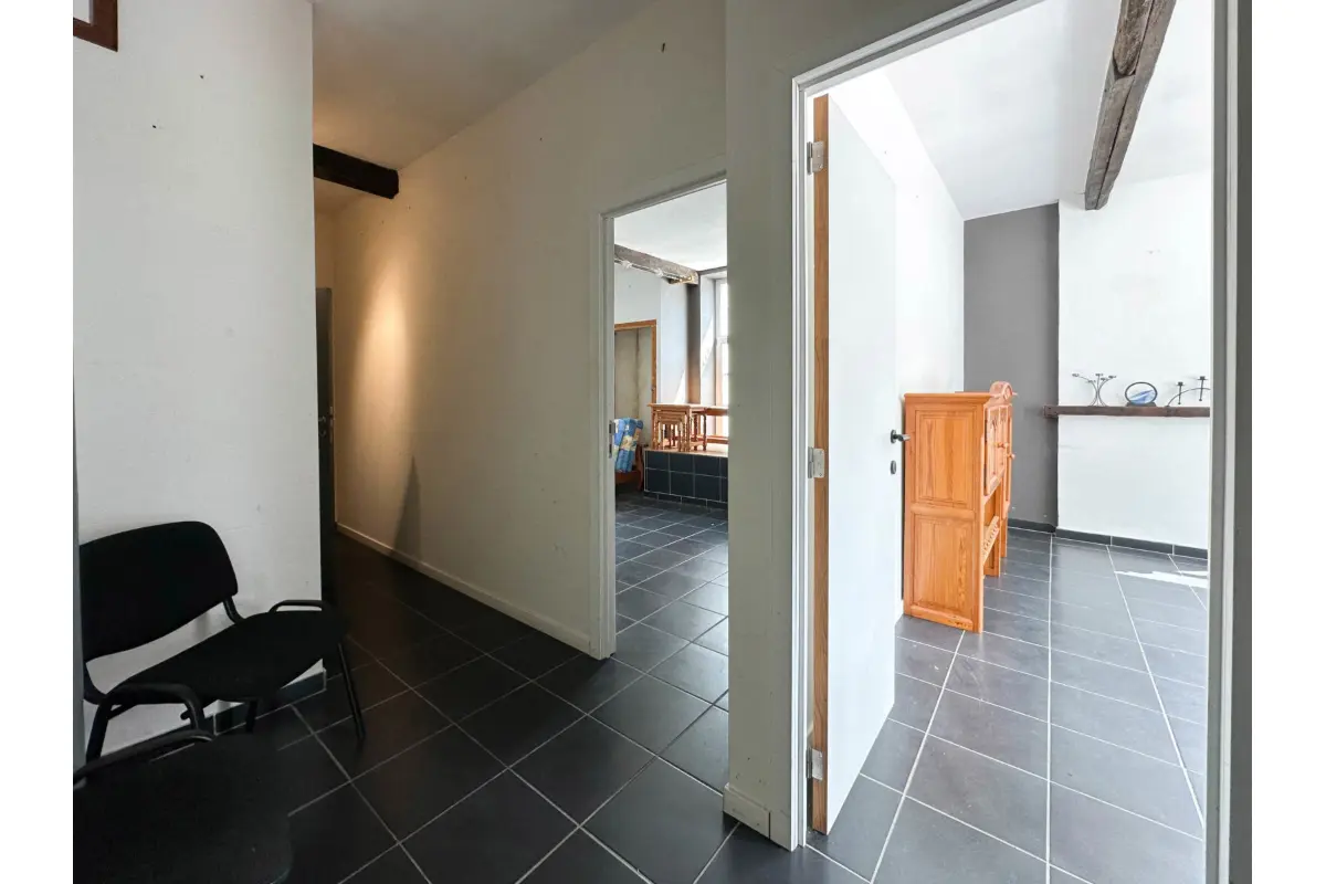Handelszaak te  in Nijvel 1400 600.00€  slaapkamers 40.00m² - Zoekertje 751922