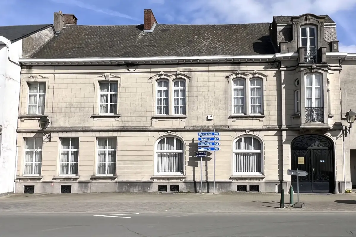 Huis te  in Genepiën 1470 700000.00€ 7 slaapkamers 560.00m² - Zoekertje 751682