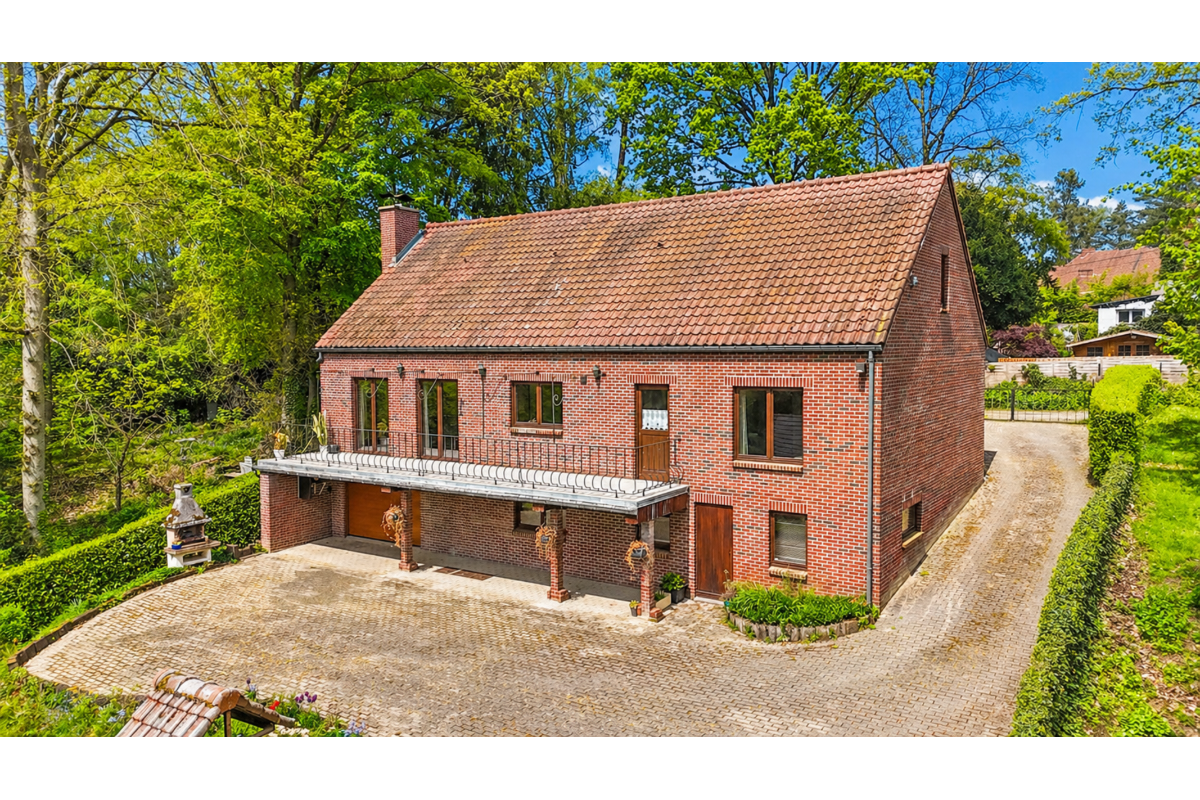Villa te  koop in Bonlez 1325 689000.00€ 4 slaapkamers 363.00m² - Zoekertje 752388