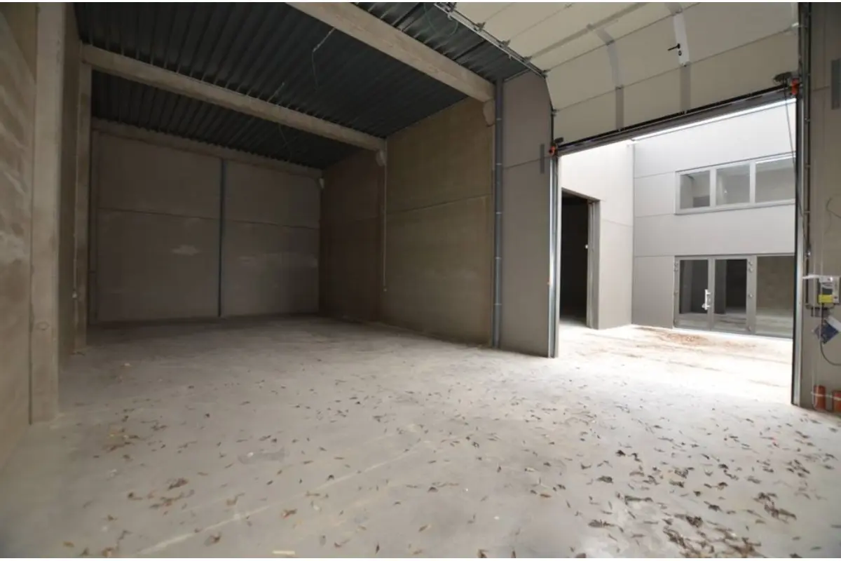 Commerce à louer à Jodoigne 1370 880.00€  chambres 118.00m² - Annonce 753261