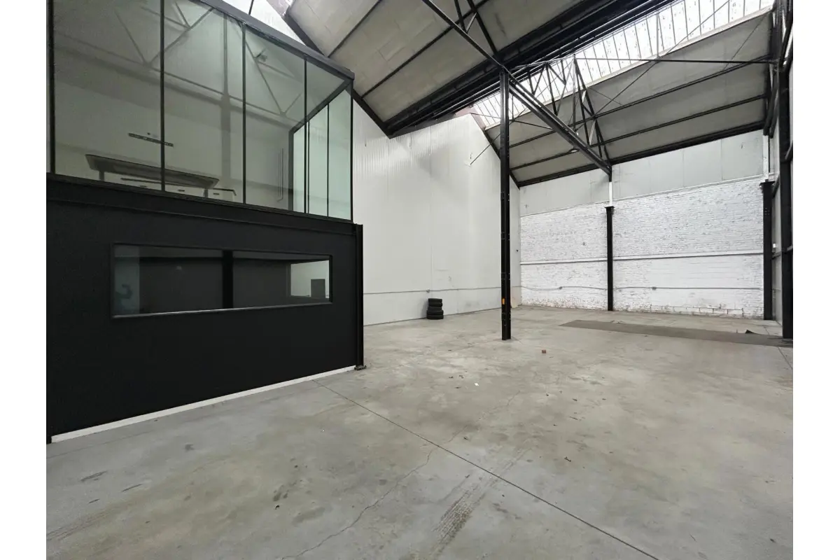 Commerce à louer à Huizingen 1654 1522.50€  chambres 203.00m² - Annonce 753222