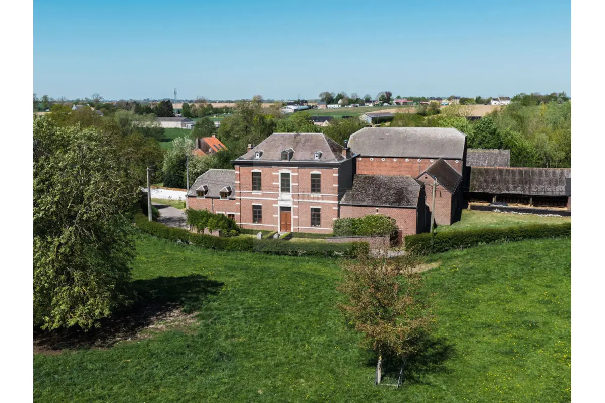 Villa te  koop in Glimes 1315 950000.00€ 6 slaapkamers 377.00m² - Zoekertje 753434