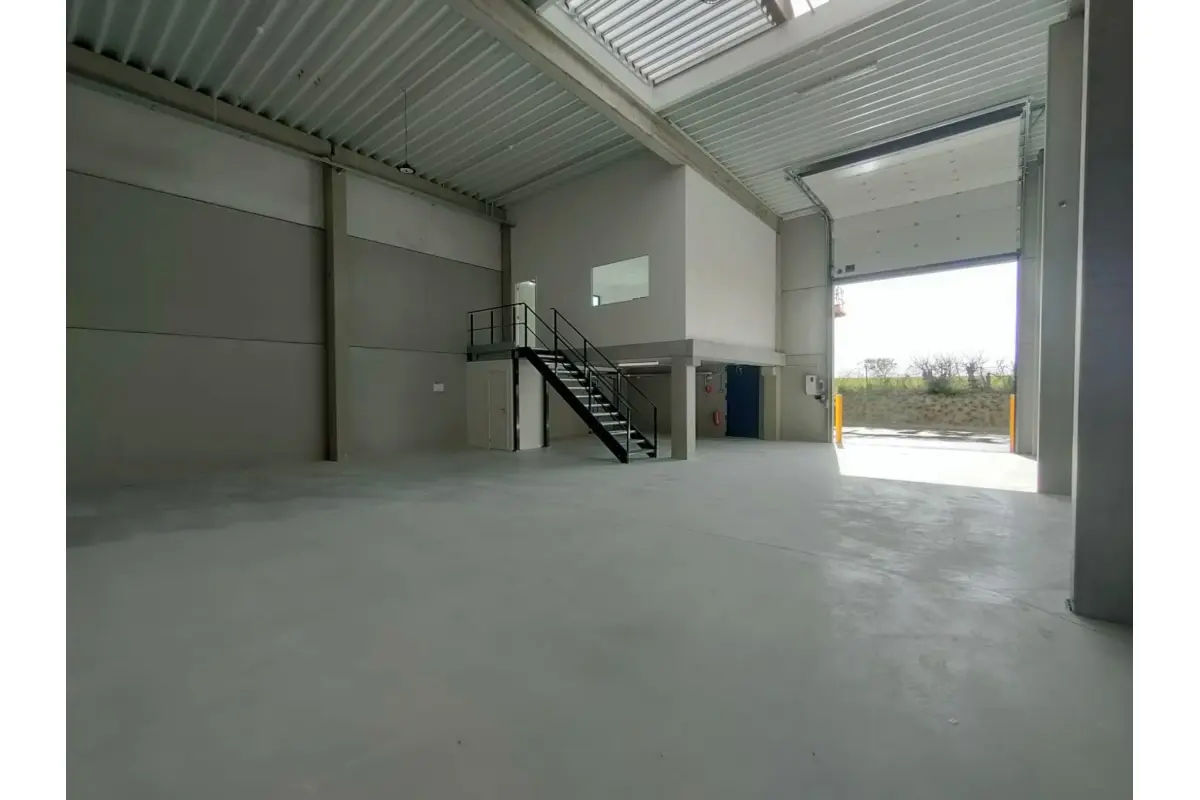 Commerce à louer à Nivelles 1400 1850.00€  chambres 226.00m² - Annonce 753685