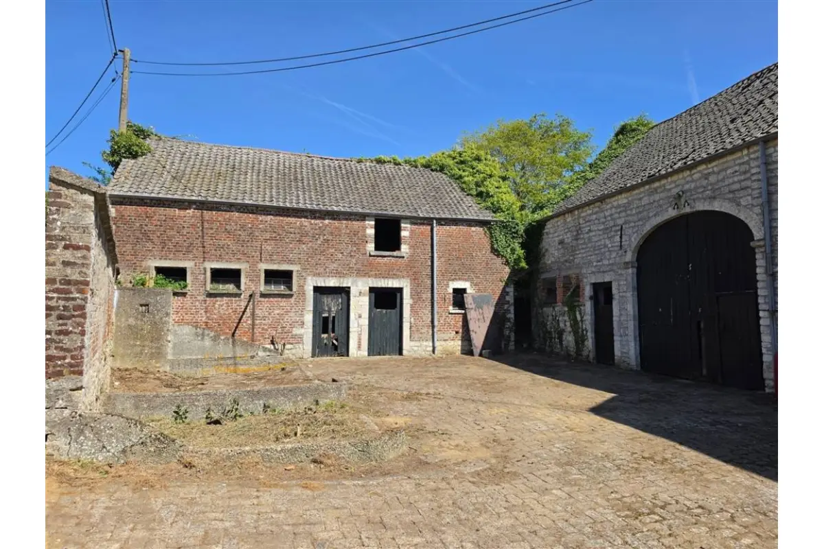 Maison à vendre à Mélin 1370 150000.00€ 6 chambres 240.00m² - Annonce 753892