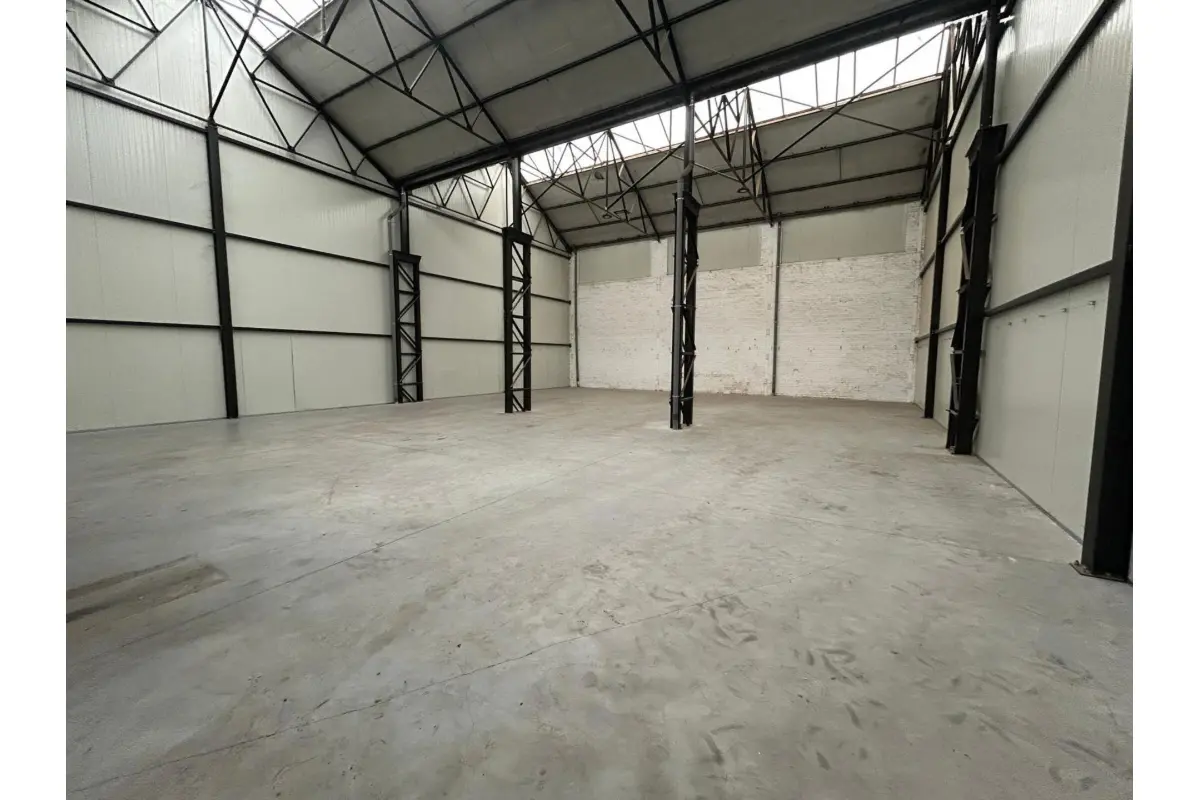 Commerce à louer à Huizingen 1654 2512.50€  chambres 335.00m² - Annonce 753221