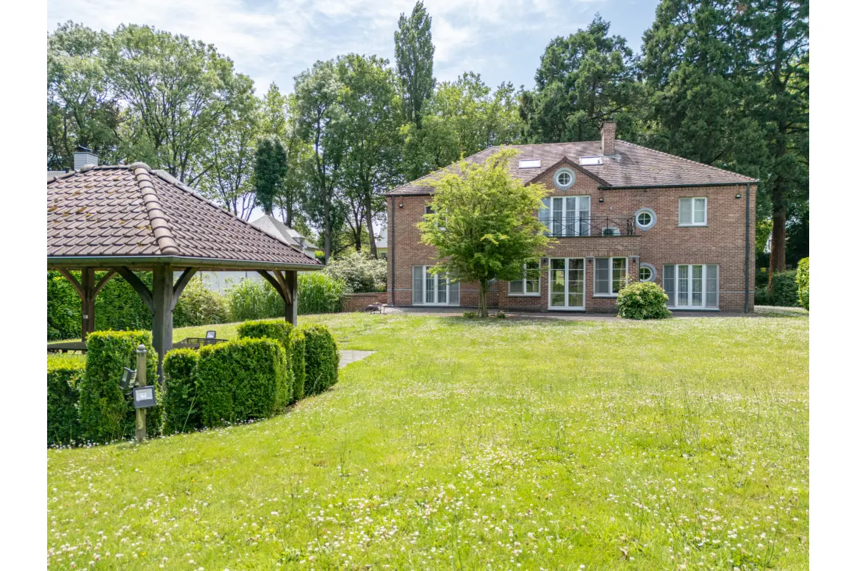 Huis te  koop in Waterloo 1410 1850000.00€ 6 slaapkamers 670.00m² - Zoekertje 755426
