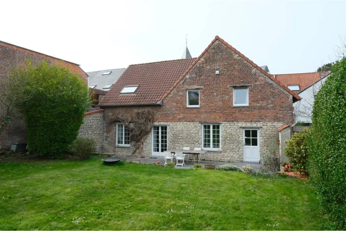 Huis te  in Wezembeek-Oppem 1970 2300.00€ 4 slaapkamers 211.00m² - Zoekertje 755395