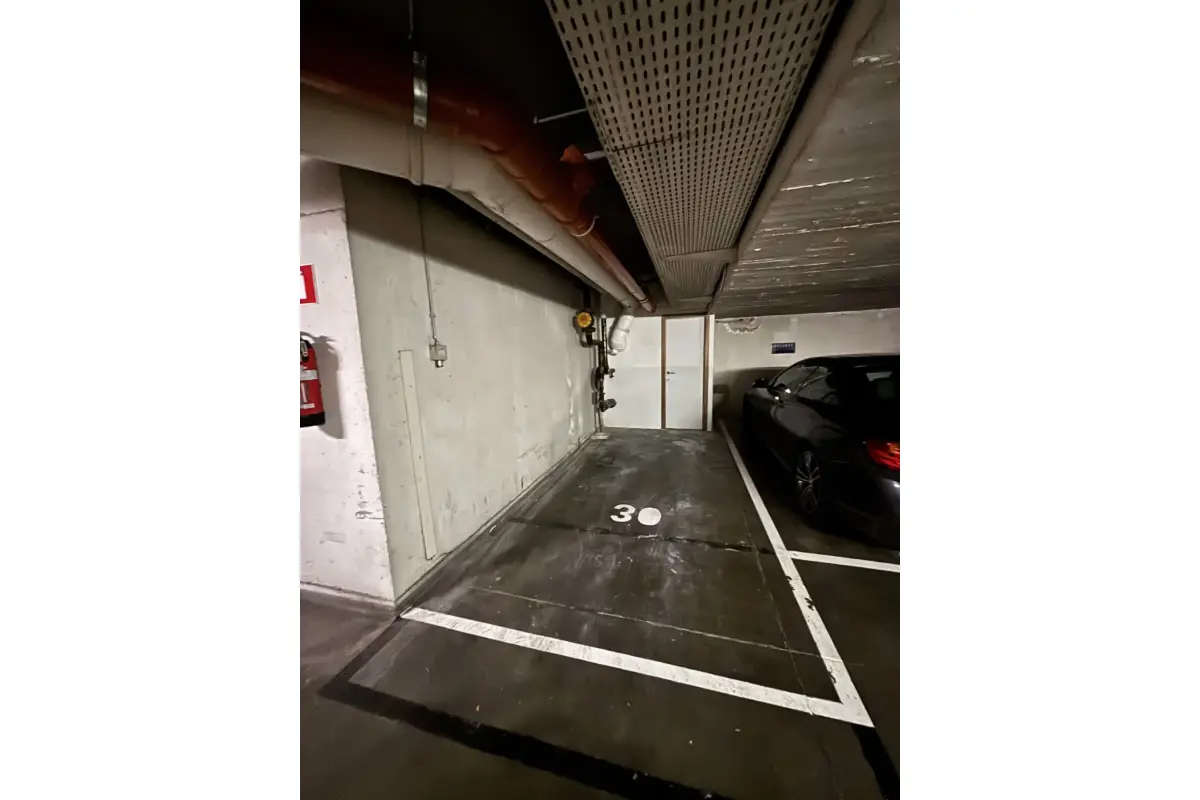 Parking te  in Elsene 1050 120.00€  slaapkamers m² - Zoekertje 757115