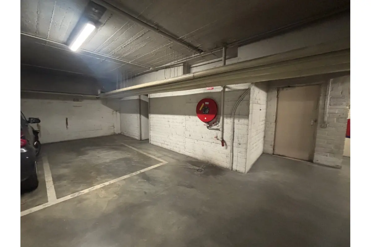 Parking te  in Brussel 1000 130.00€  slaapkamers m² - Zoekertje 757116