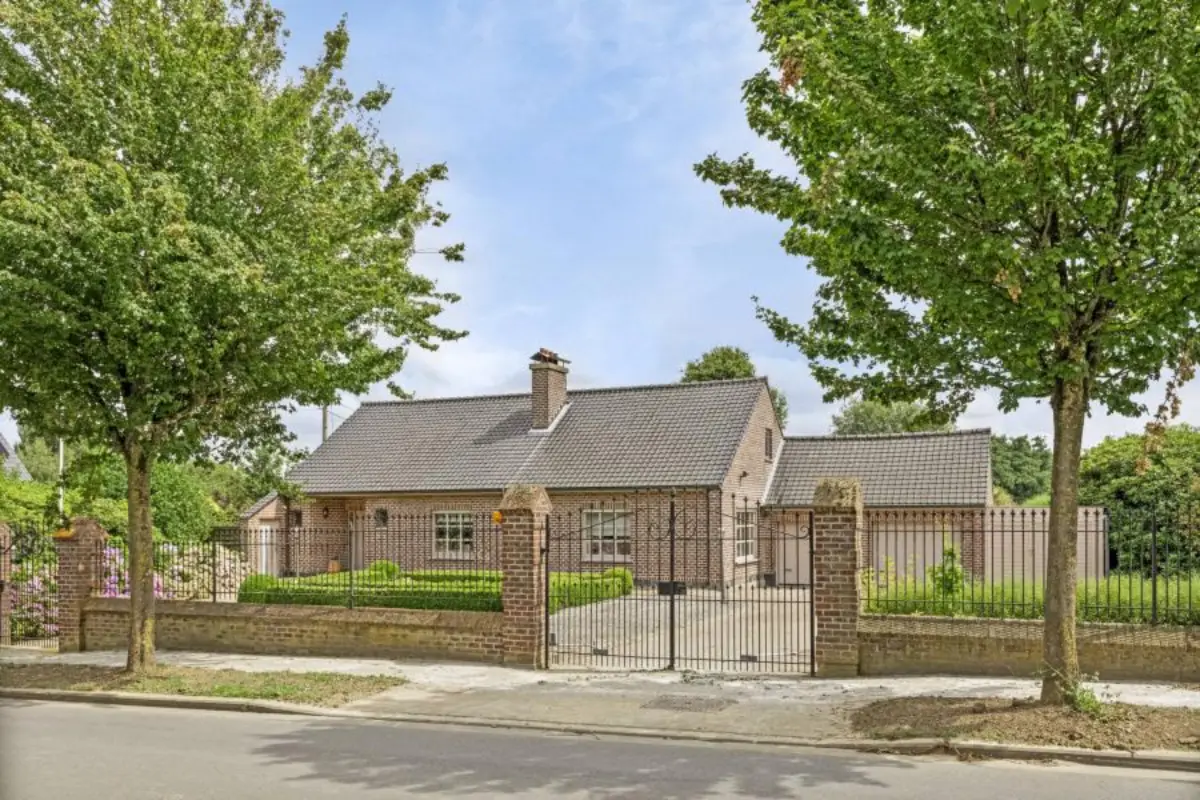 Villa te  koop in Asse 1730 650000.00€ 3 slaapkamers 250.00m² - Zoekertje 758904