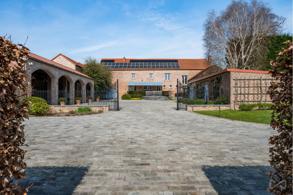 Huis te  koop in Geldenaken 1370 1600000.00€ 6 slaapkamers 755.00m² - Zoekertje 758850