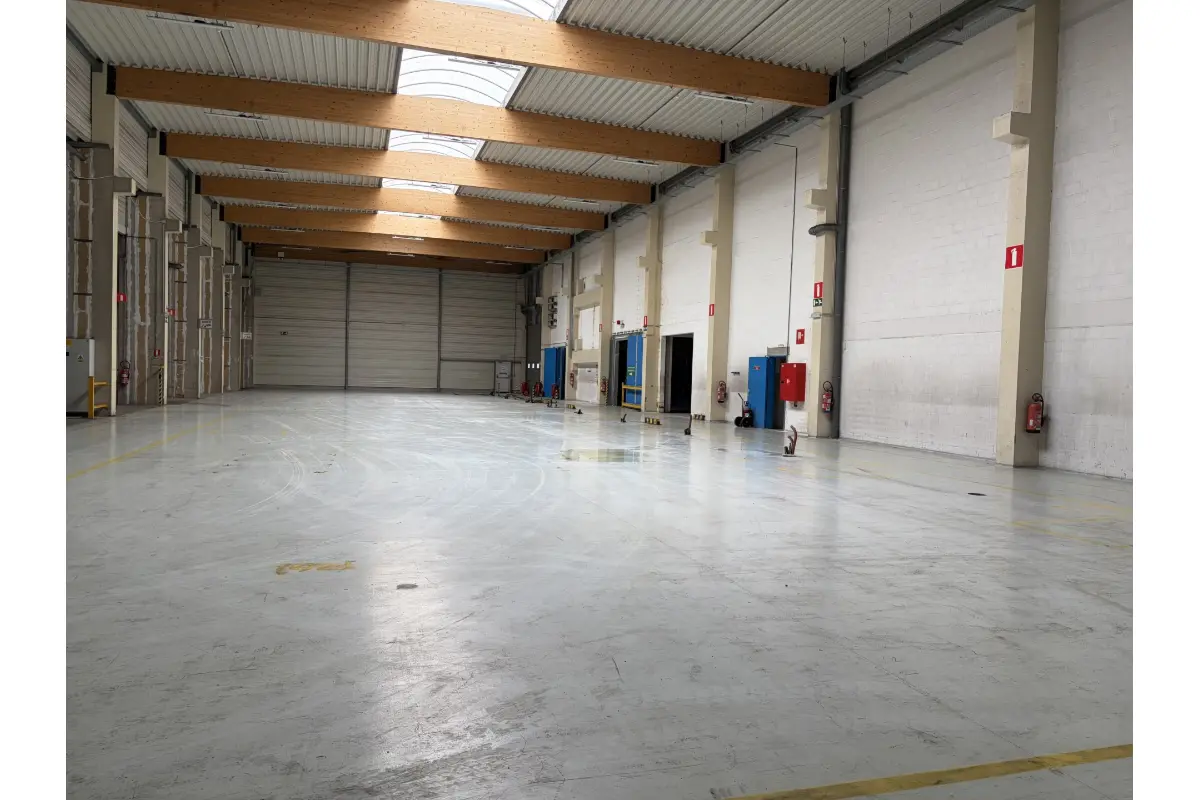 Handelszaak te  huur in Waver 1300 0.00€  slaapkamers 1351.00m² - Zoekertje 759251
