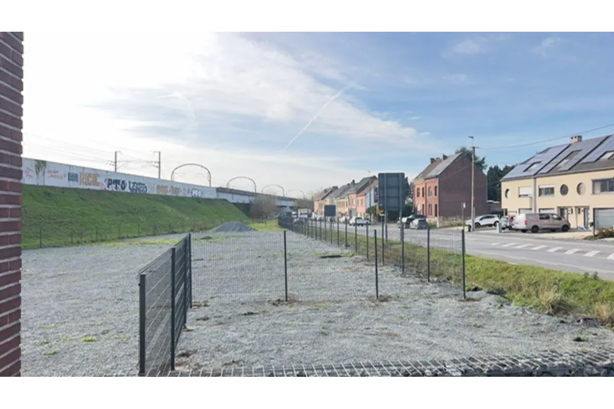 Commerce à louer à Halle 1500 2900.00€  chambres 1996.00m² - Annonce 759367