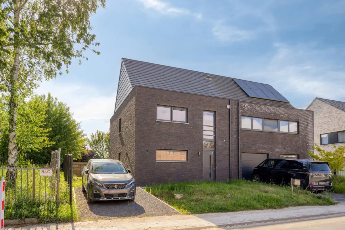 Huis te  koop in Sint-Pieters-Leeuw 1600 569000.00€ 3 slaapkamers 140.00m² - Zoekertje 761407