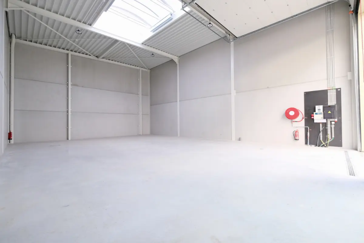 Commerce à louer à Leeuw-Saint-Pierre 1600 1950.00€  chambres 155.00m² - Annonce 763425