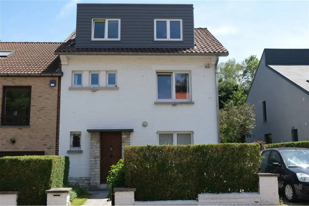 Huis te  huur in Wezembeek-Oppem 1970 2250.00€ 5 slaapkamers 200.00m² - Zoekertje 764344