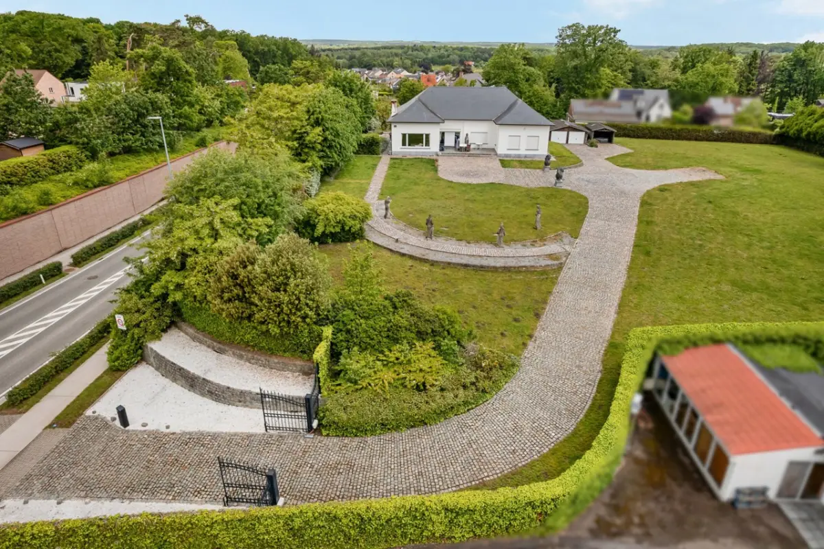 Huis te  koop in Molenstede 3294 850000.00€ 5 slaapkamers 344.00m² - Zoekertje 766920