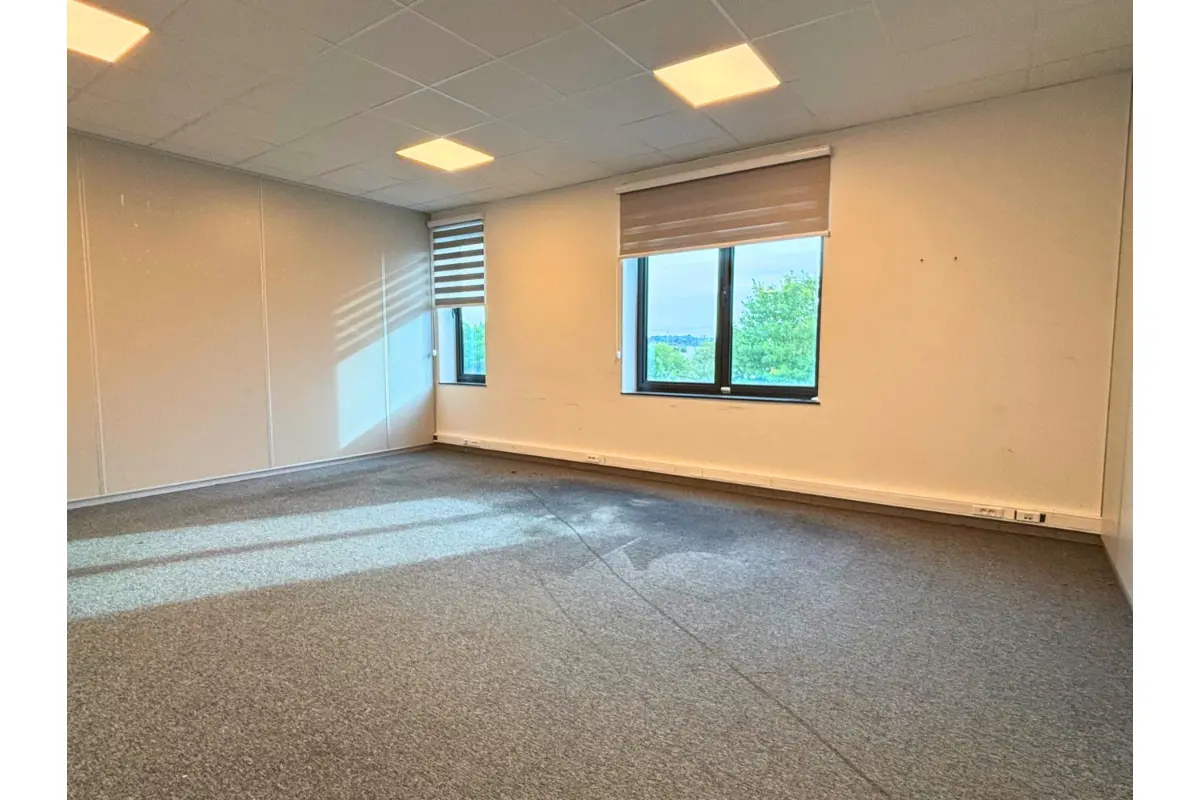 Handelszaak te  in Drogenbos 1620 650.00€  slaapkamers m² - Zoekertje 768391