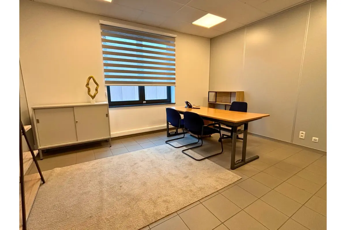 Handelszaak te  in Drogenbos 1620 450.00€  slaapkamers m² - Zoekertje 768393