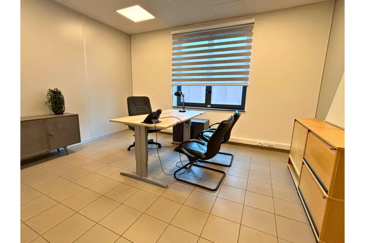 Handelszaak te  in Drogenbos 1620 650.00€  slaapkamers m² - Zoekertje 768392