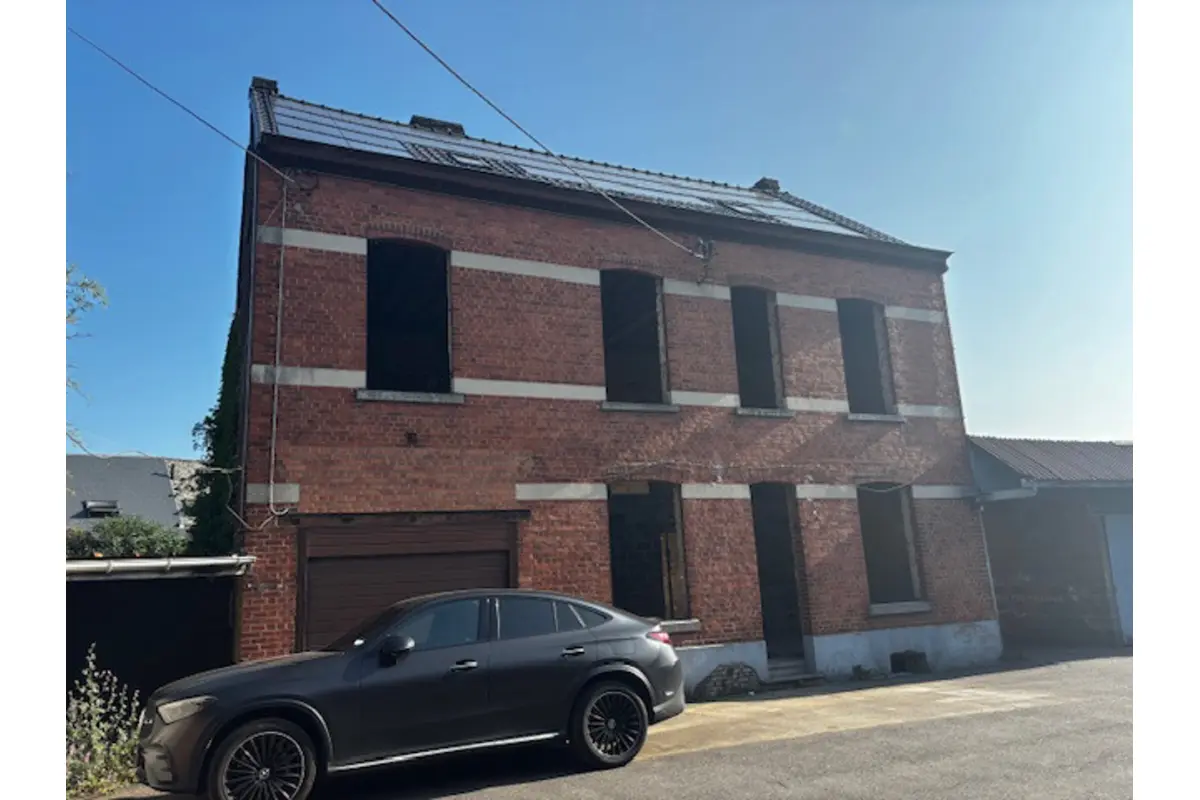Huis te  koop in Nijvel 1400 420000.00€ 8 slaapkamers 287.00m² - Zoekertje 769042