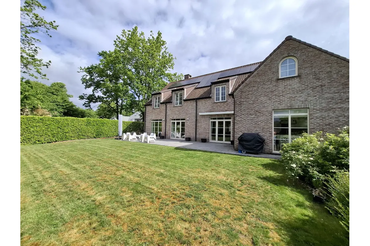 Huis te  huur in Sint-Genesius-Rode 1640 4250.00€ 7 slaapkamers 444.00m² - Zoekertje 769900