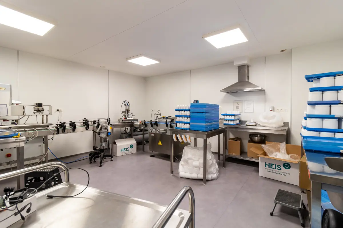 Handelszaak te  huur in Waver 1300 1950.00€  slaapkamers 254.00m² - Zoekertje 770825