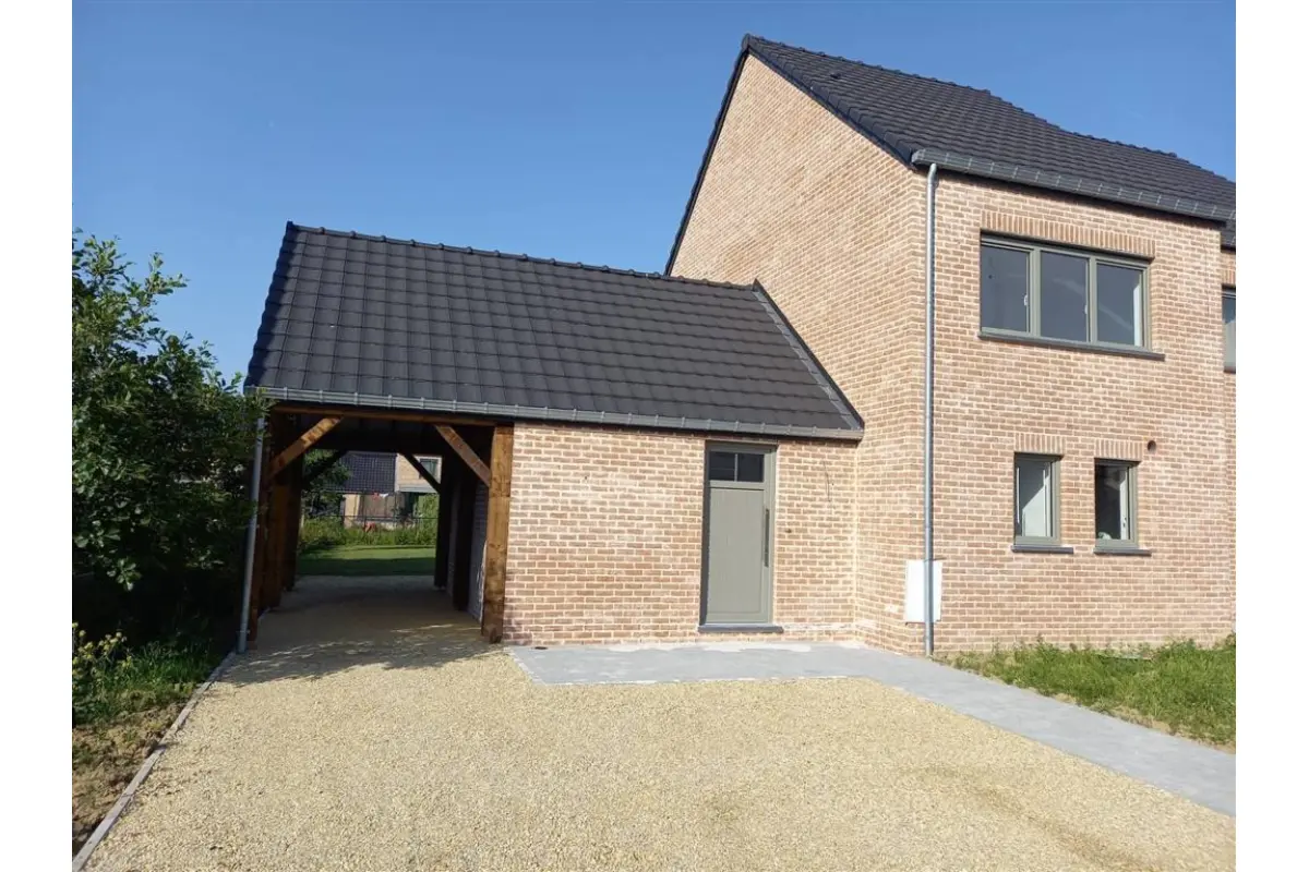 Huis te  huur in Zittert-Lummen 1370 1350.00€ 3 slaapkamers 108.00m² - Zoekertje 771954