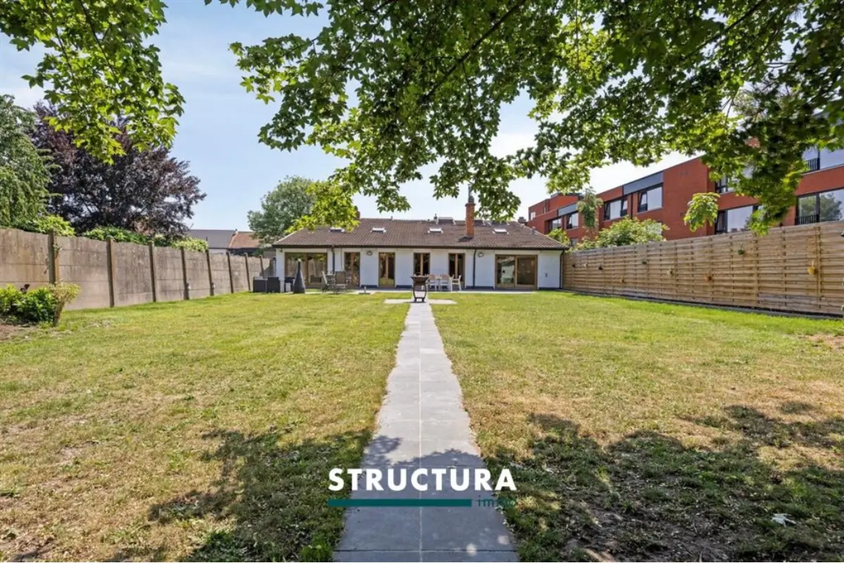 Mixgebouw te  in Lebbeke 9280 635000.00€ 5 slaapkamers 327.00m² - Zoekertje 772912