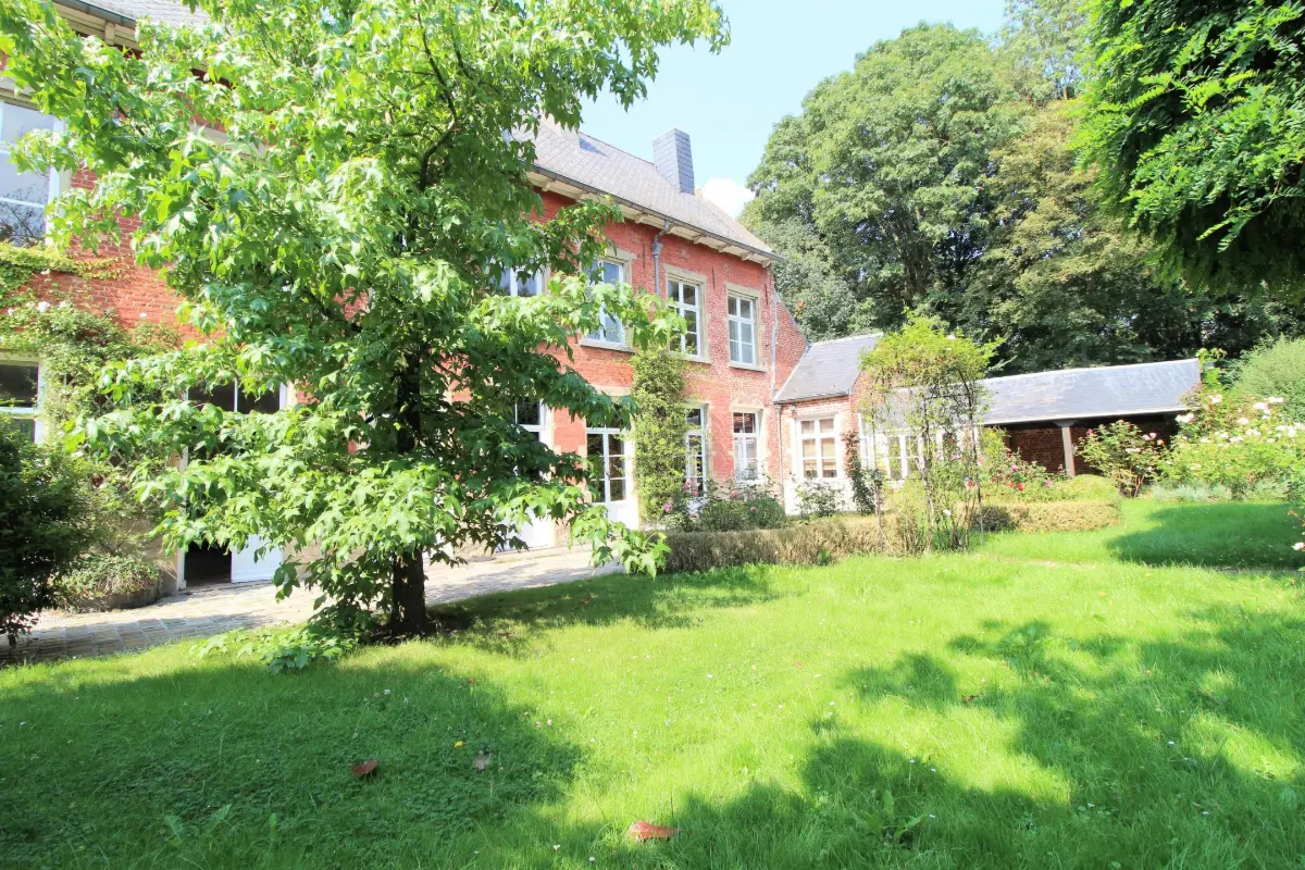 Huis te  huur in Wezembeek-Oppem 1970 3400.00€ 4 slaapkamers 250.00m² - Zoekertje 773289