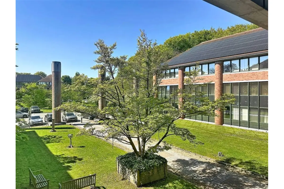 Commerce à vendre à Waterloo 1410 295000.00€  chambres m² - Annonce 775804