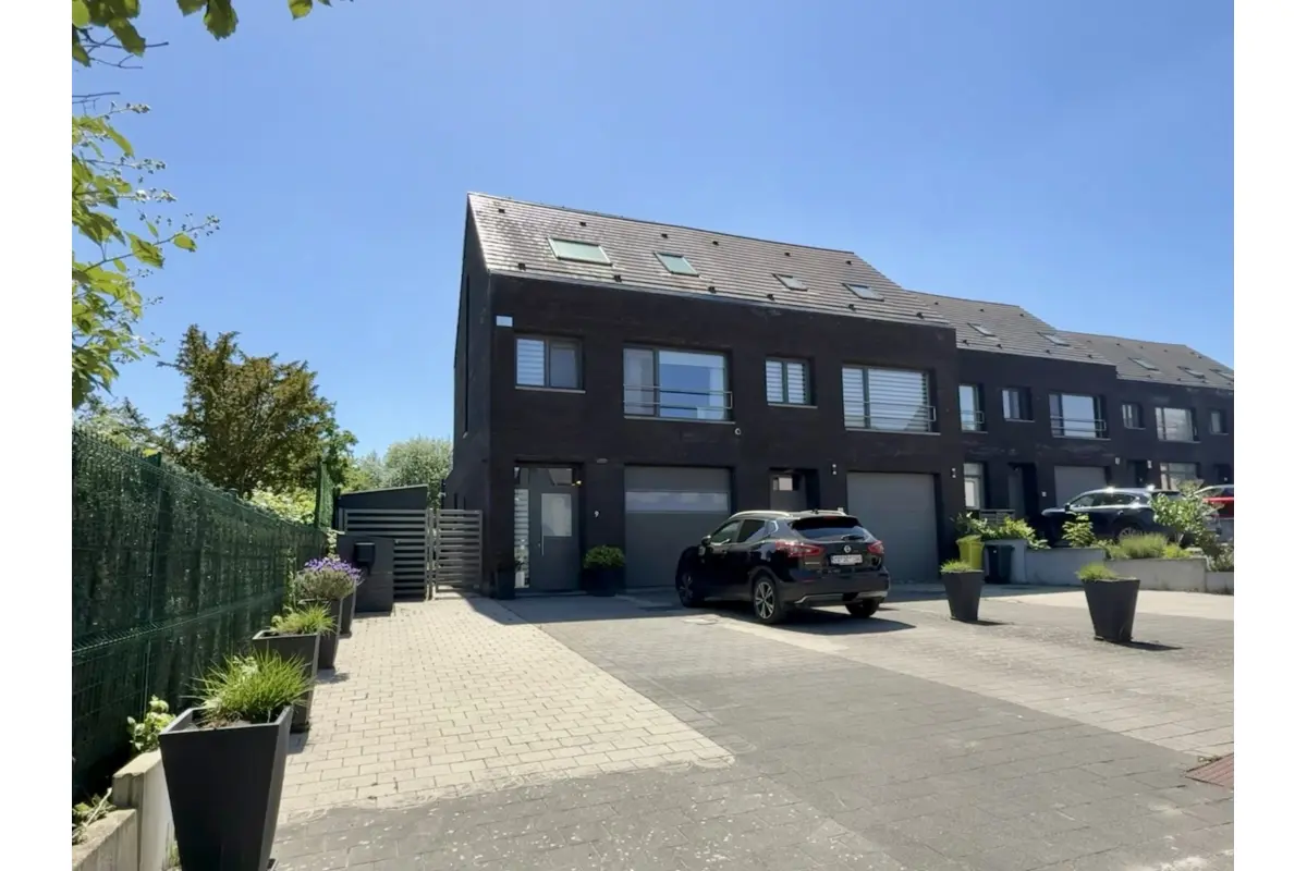 Huis te  huur in Sint-Stevens-Woluwe 1932 2450.00€ 4 slaapkamers 156.00m² - Zoekertje 777349