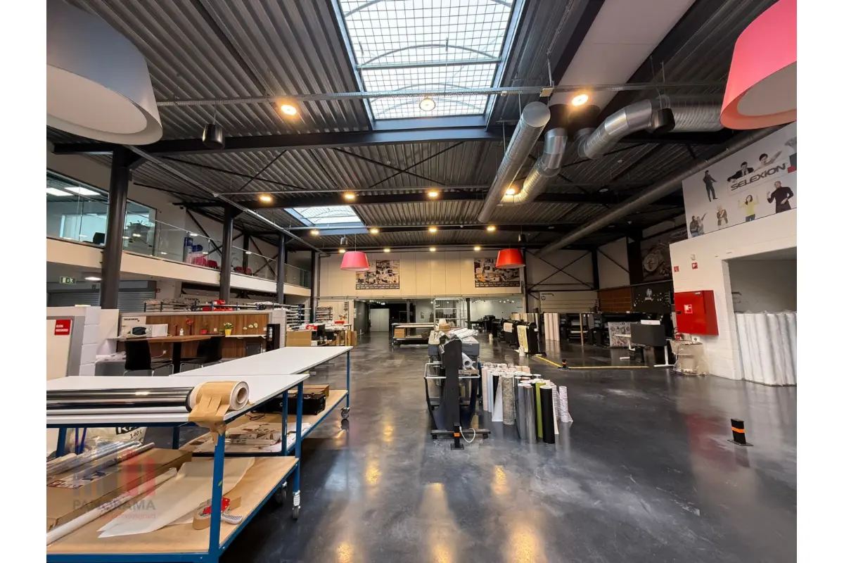 Commerce à louer à Leeuw-Saint-Pierre 1600 13300.00€  chambres 2145.00m² - Annonce 777656