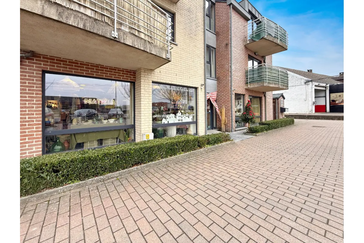 Handelszaak te  in Mont-Saint-Guibert 1435 330000.00€  slaapkamers 65.00m² - Zoekertje 777861