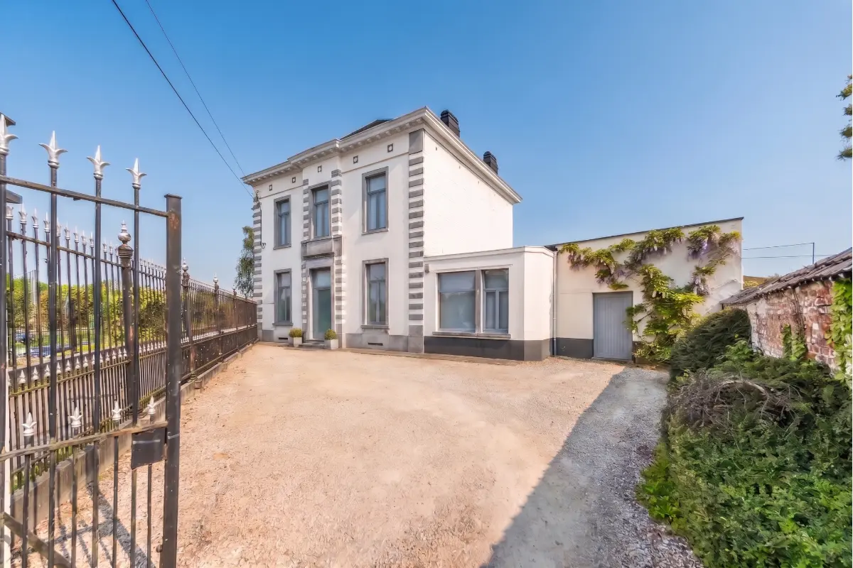 Huis te  koop in Nijvel 1400 595000.00€ 4 slaapkamers 315.00m² - Zoekertje 776821