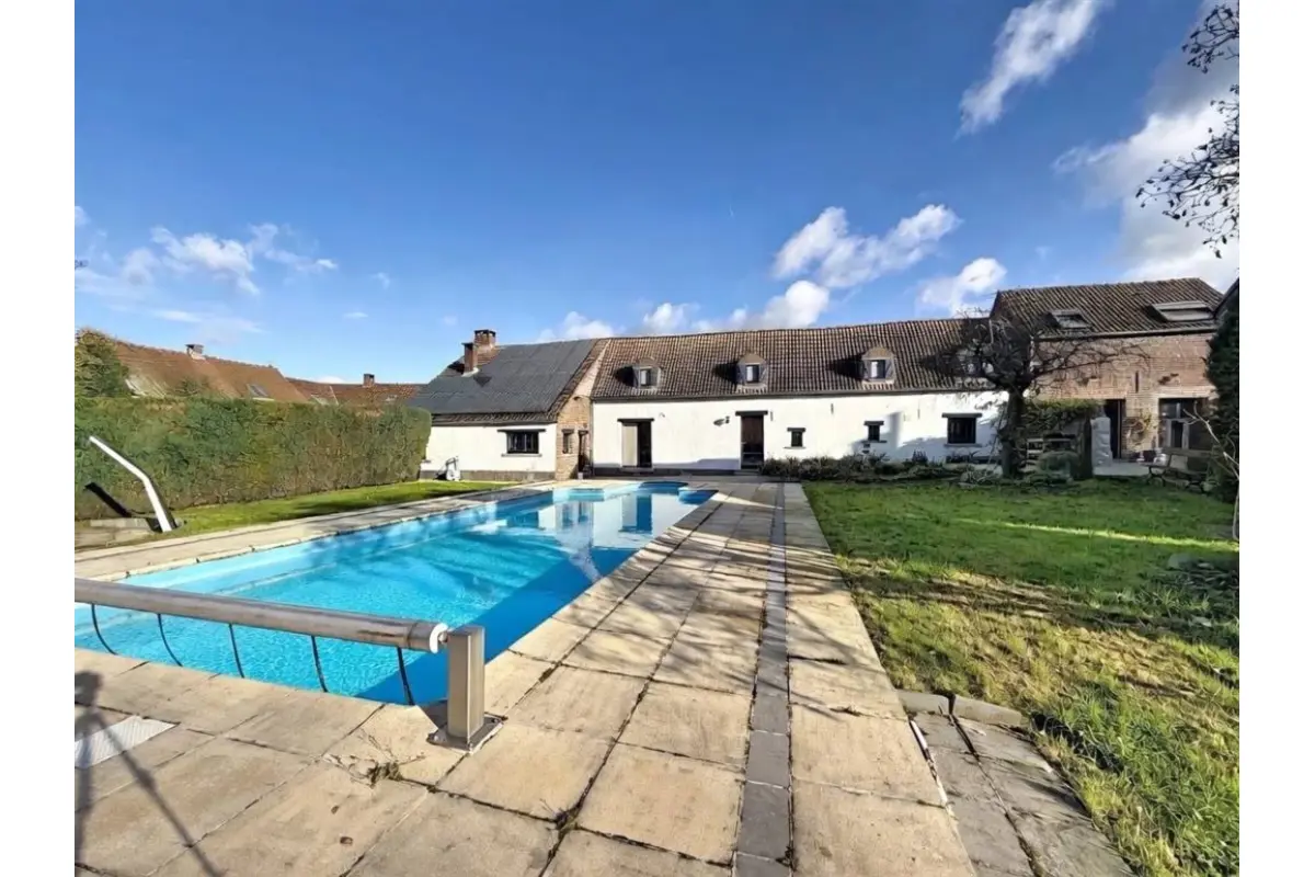 Huis te  in Hennuyères 7090 0.00€ 3 slaapkamers 240.00m² - Zoekertje 779783