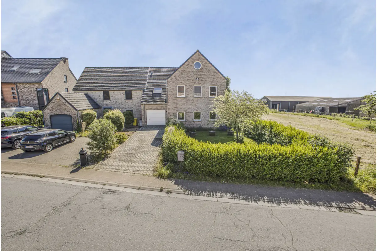 Maison à vendre à Saintes 1480 479000.00€ 4 chambres 197.63m² - Annonce 779080
