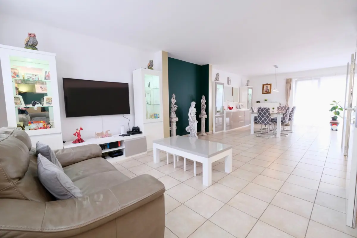 Huis te  koop in Sint-Pieters-Leeuw 1600 480000.00€ 4 slaapkamers 230.00m² - Zoekertje 779614