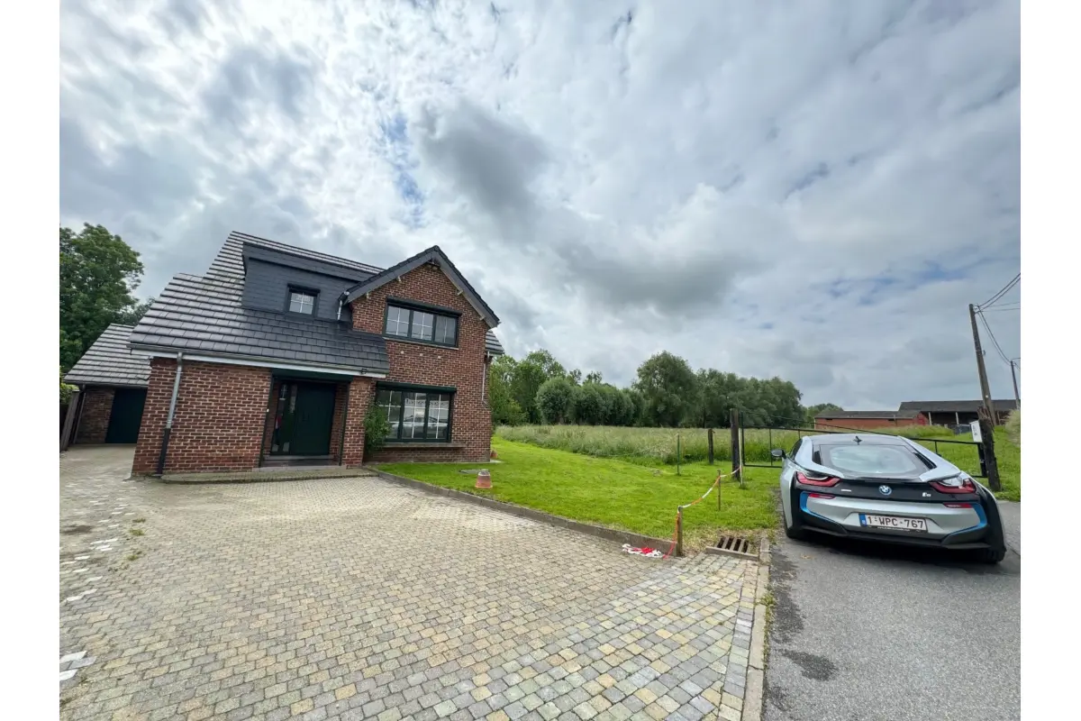 Huis te  huur in Geldenaken 1370 1390.00€ 3 slaapkamers 160.00m² - Zoekertje 780440