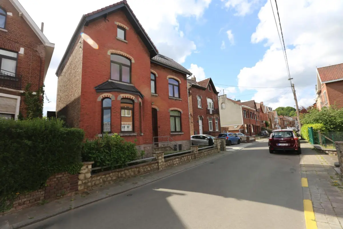 Huis te  huur in Court-Saint-Etienne 1490 1500.00€ 4 slaapkamers 213.00m² - Zoekertje 780706