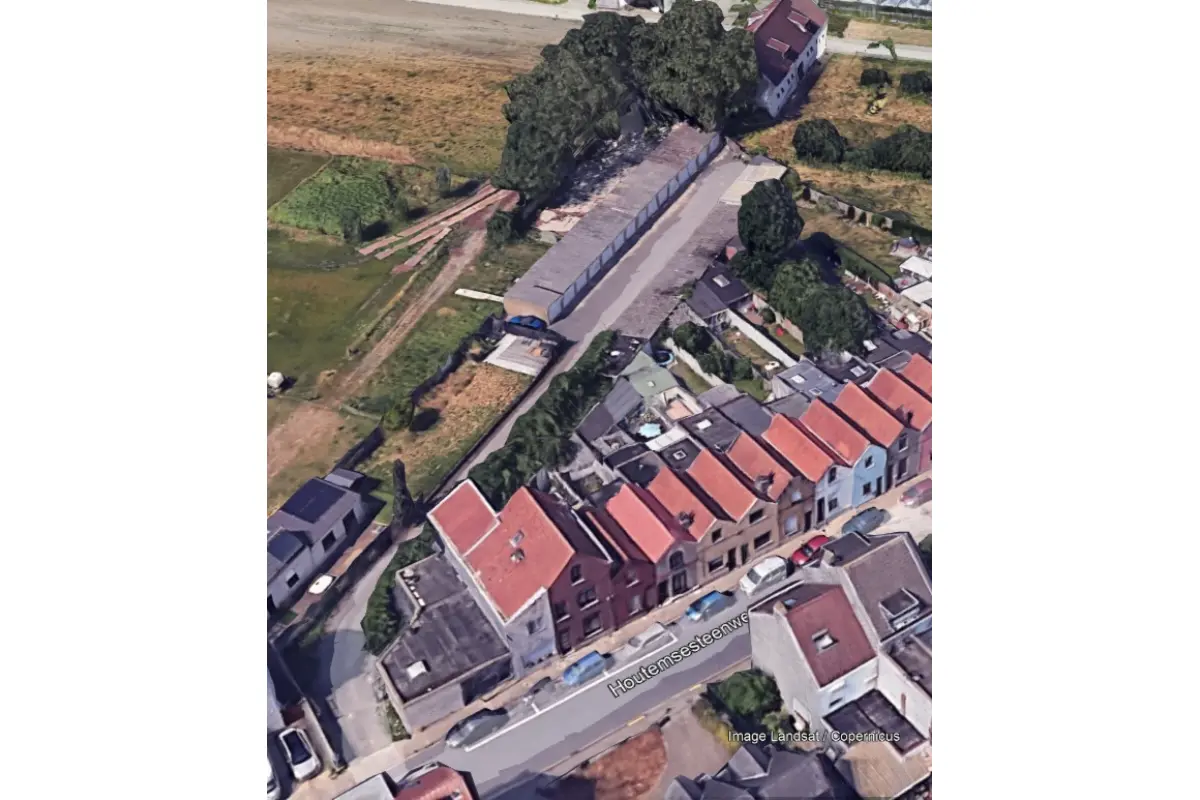 Parking & garage te  koop in Peutie 1800 450000.00€  slaapkamers m² - Zoekertje 785478