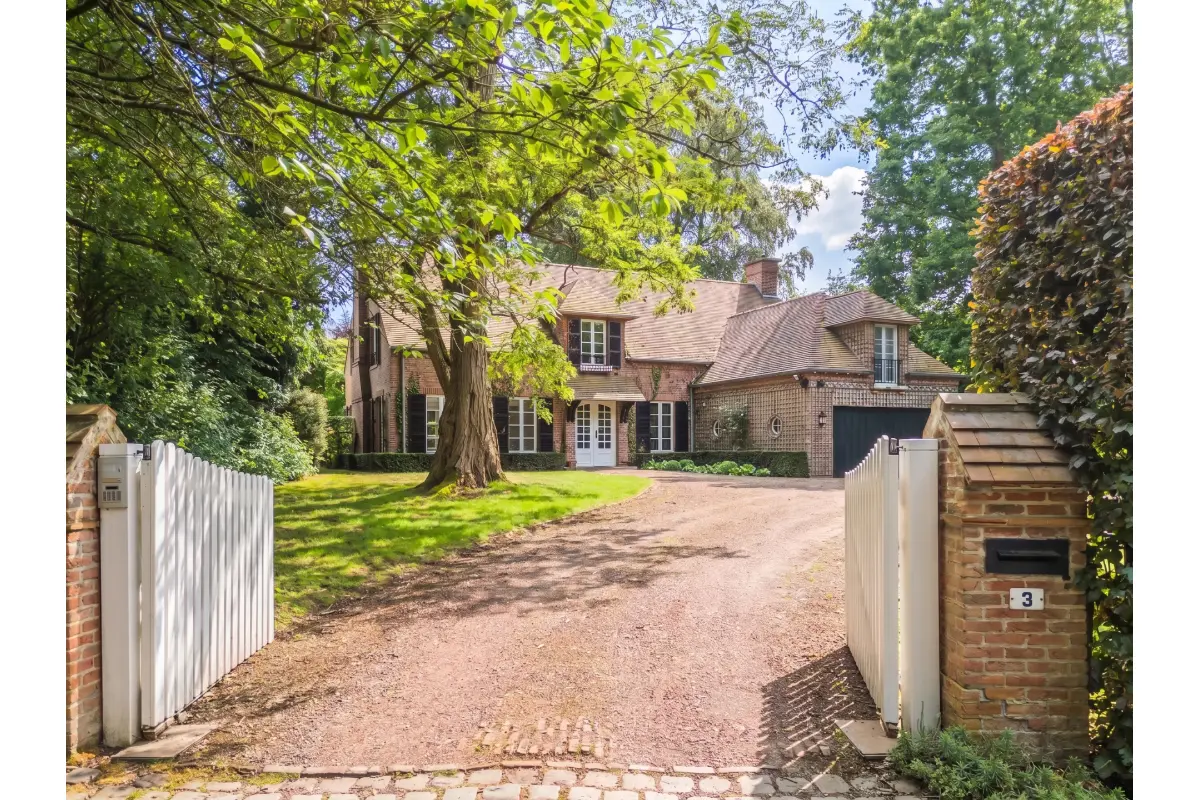 Villa te  huur in Wezembeek-Oppem 1970 4800.00€ 4 slaapkamers 280.00m² - Zoekertje 785214
