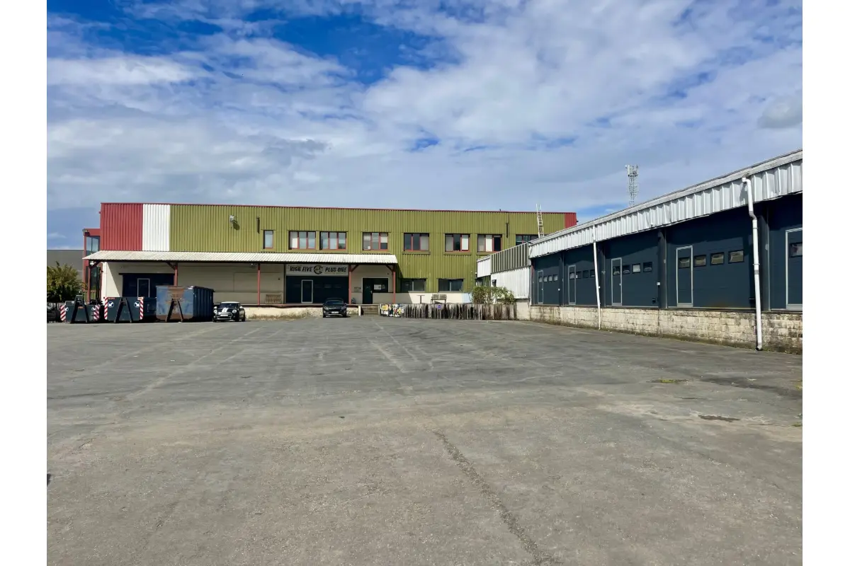 Handelszaak te  huur in Geldenaken 1370 5000.00€  slaapkamers 4000.00m² - Zoekertje 784745