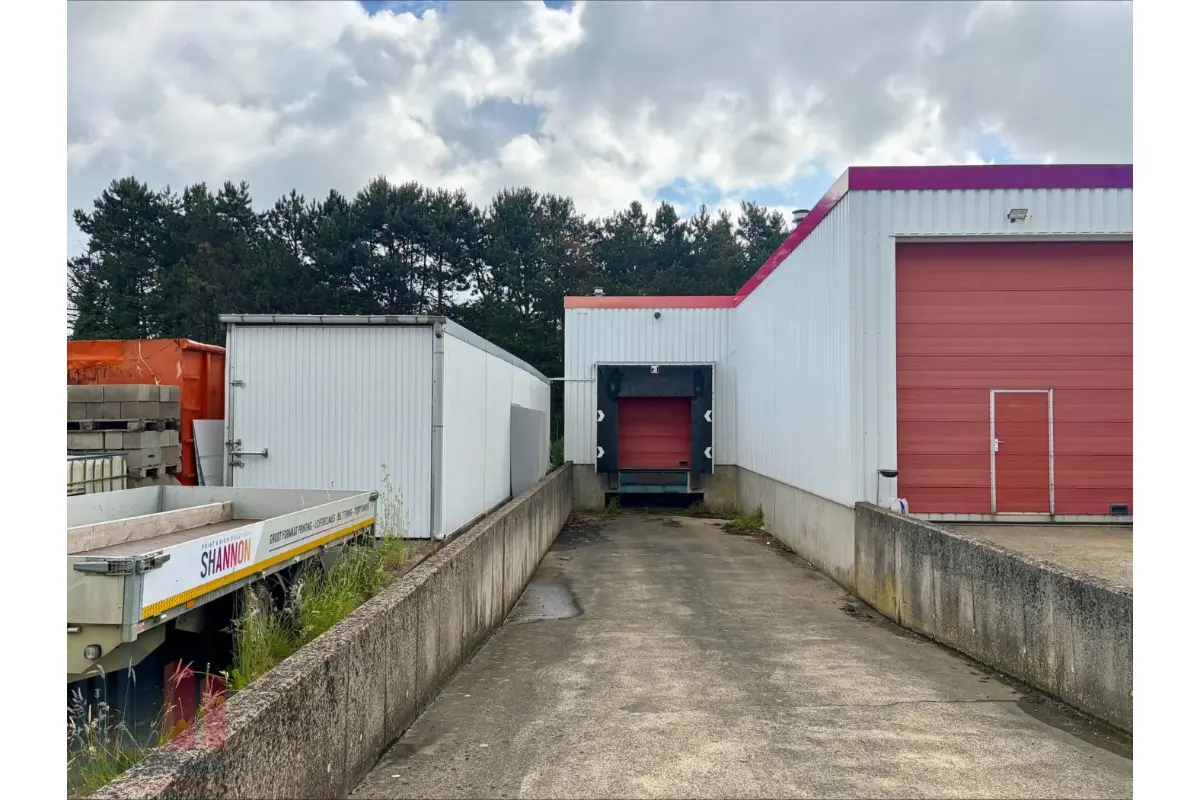 Commerce à louer à Lubbeek 3210 3220.00€  chambres 552.00m² - Annonce 786391