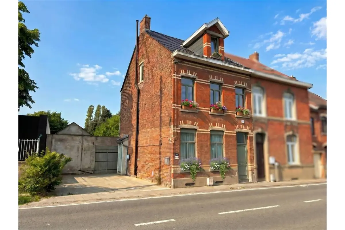 Huis te  in Hennuyères 7090 425000.00€ 5 slaapkamers 200.00m² - Zoekertje 785904