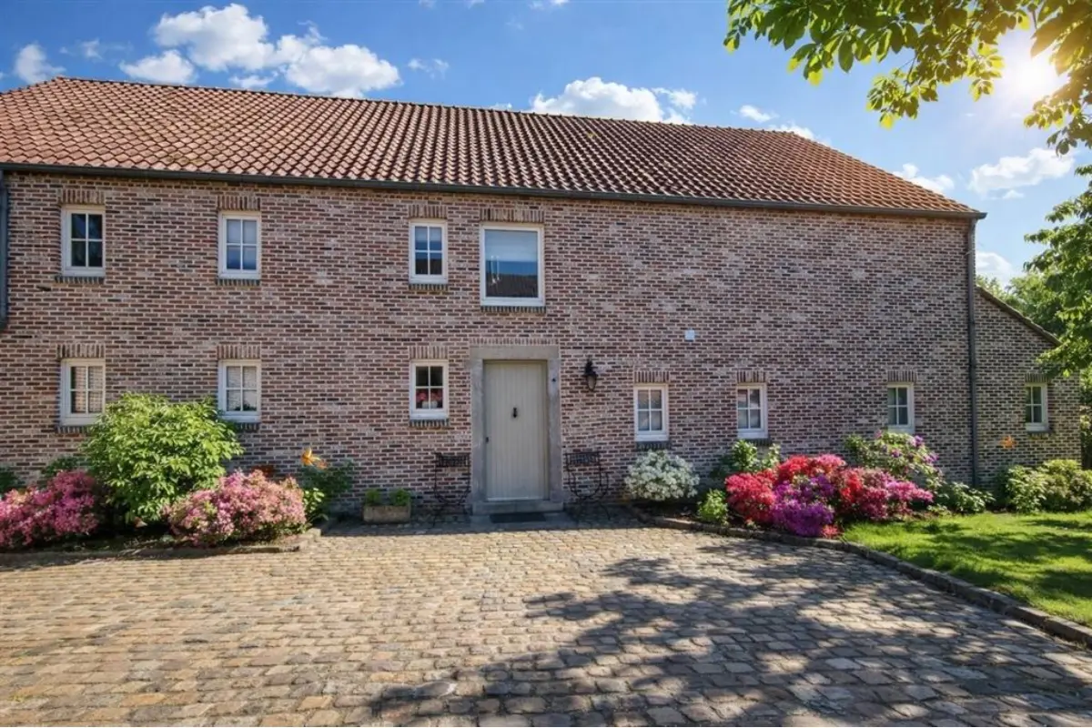 Huis te  koop in Tilly 1495 785000.00€ 4 slaapkamers 310.00m² - Zoekertje 786066